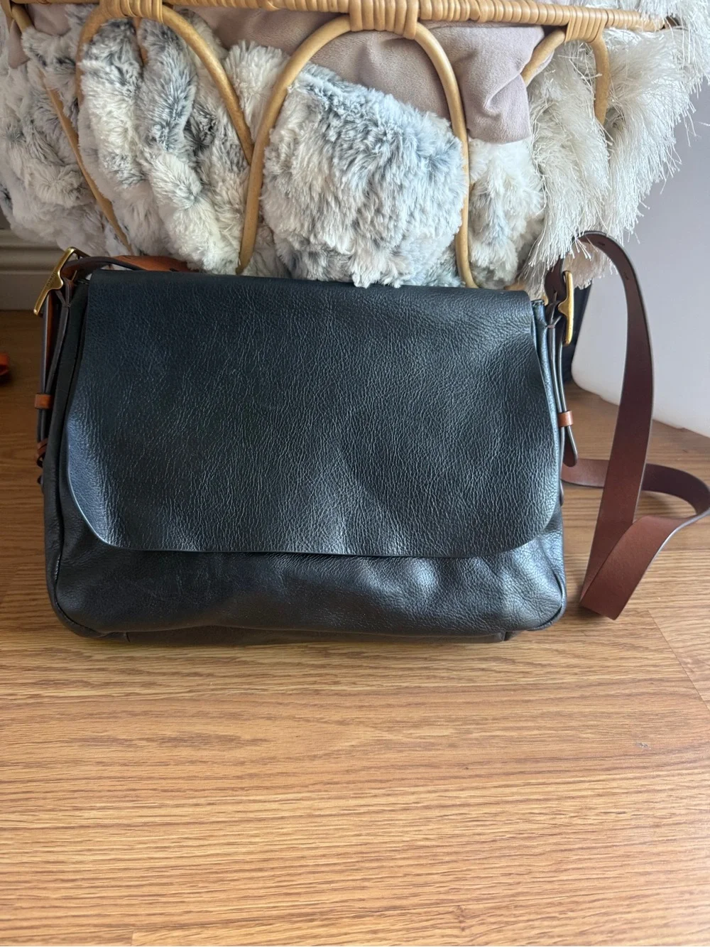 Fossil Black Soft Leather Crossbody Bag Gold Key Charm